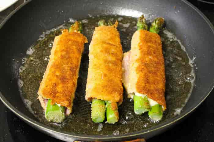 Fry the wrapped asparagus
